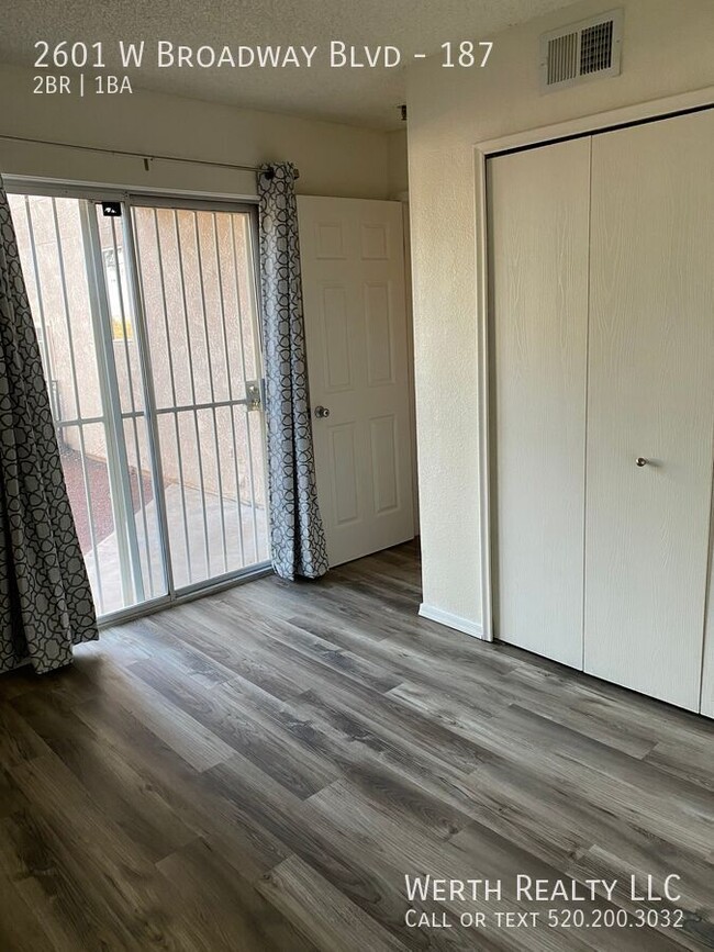 Building Photo - 2 Bedroom in walking distance to Pima West