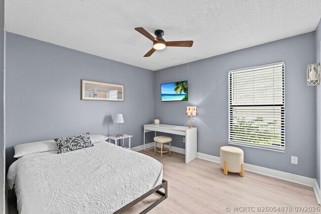Building Photo - 1599 Bayridge Pl