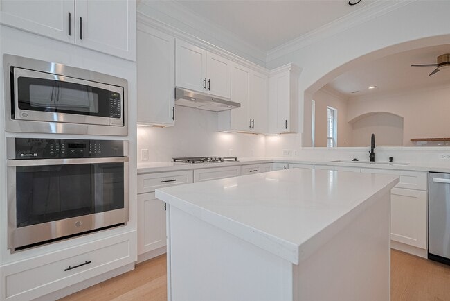 Building Photo - 1514 Olive Park