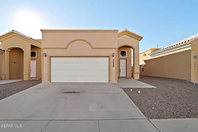 Primary Photo - 3625 Grand Bahamas Dr