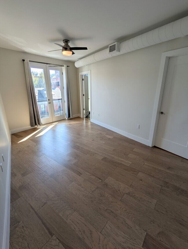 Building Photo - 2 Bedroom 2 Bathroom Condo at the Lawrence...