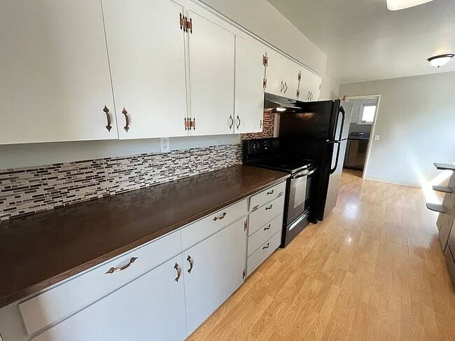 Building Photo - 530 SE 12th Ave