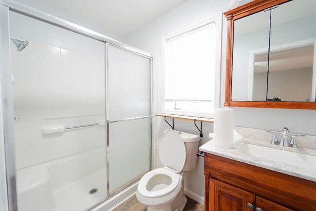 Building Photo - Beautiful Newly Remodeled Home on the Desoto Golf Course! A large landscaped lot with beautiful v...