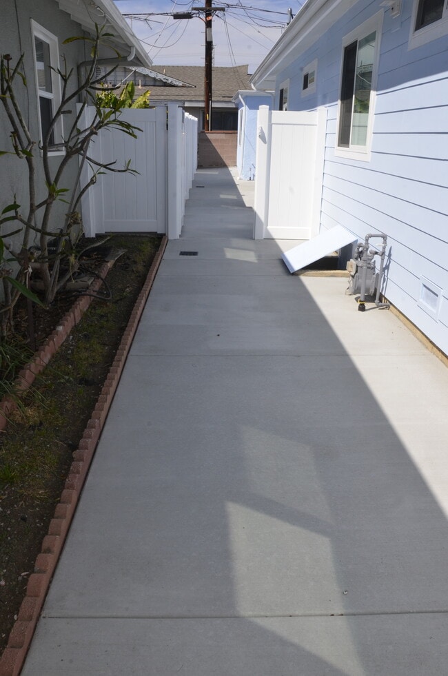 Building Photo - 3605 W 181st St