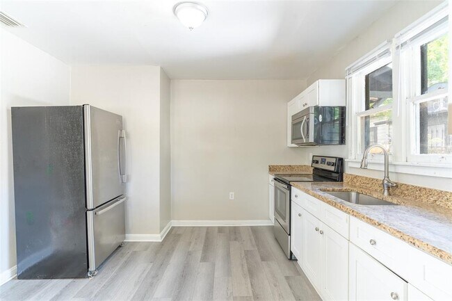 Building Photo - 106 Ave D SW