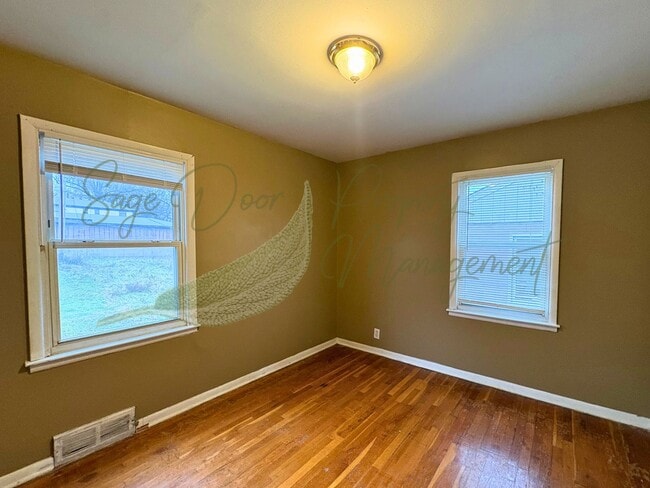 Building Photo - DUPLEX IN INDEPENDENCE!!!