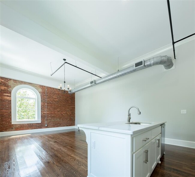 Building Photo - 201-201 W Jefferson St