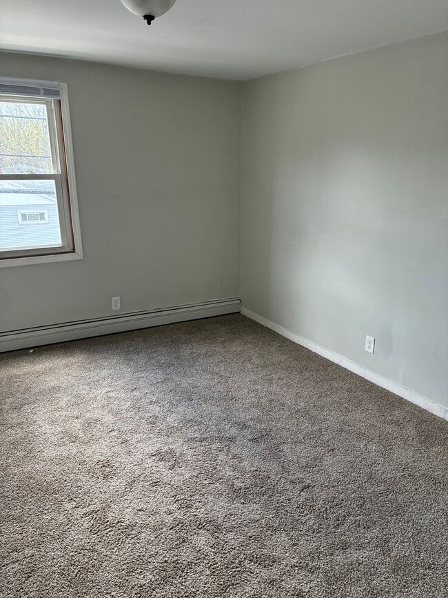 Building Photo - 2 Bedroom Apartment w/Appliances