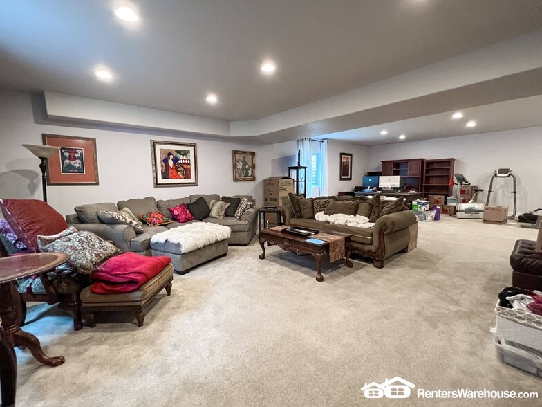 Building Photo - 25104 E Pinewood Pl