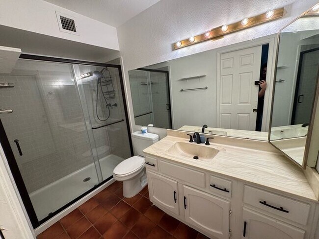 Building Photo - Glendale 4br With Pool