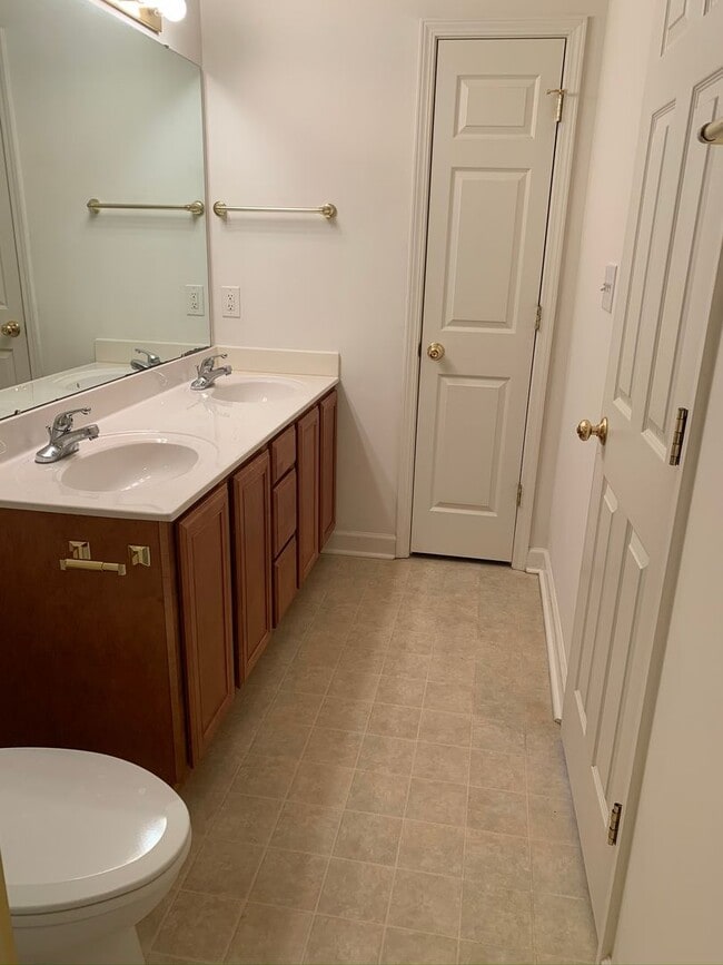 Building Photo - 115 Clusters Cir