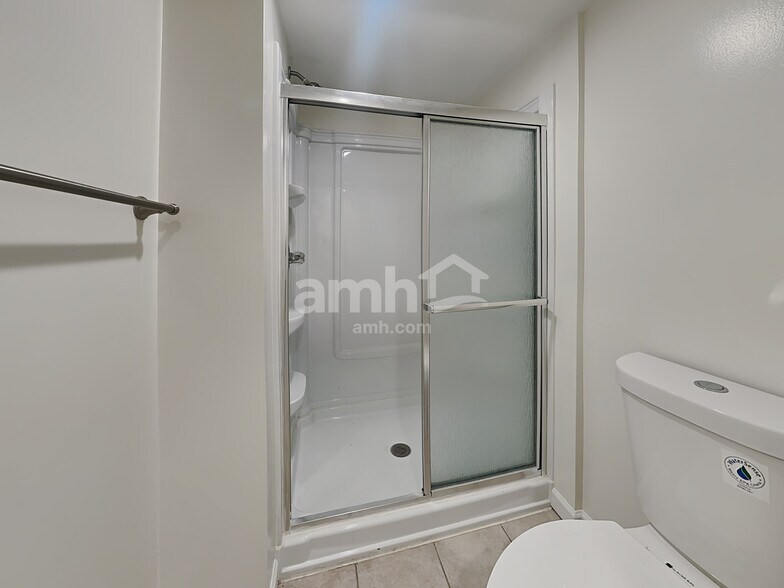 Building Photo - 628 Buckshire Glen