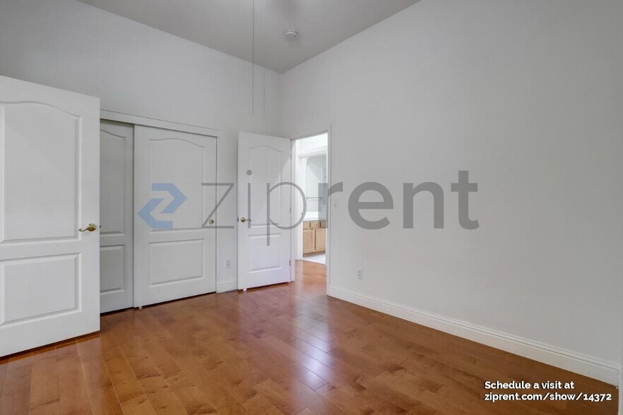 Building Photo - Unit