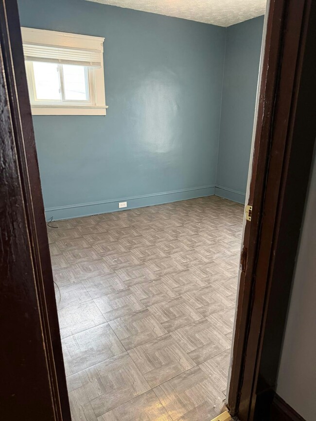 Building Photo - 3631 E 133rd St