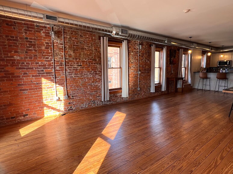 Amazing natural light - 16 Liberty St
