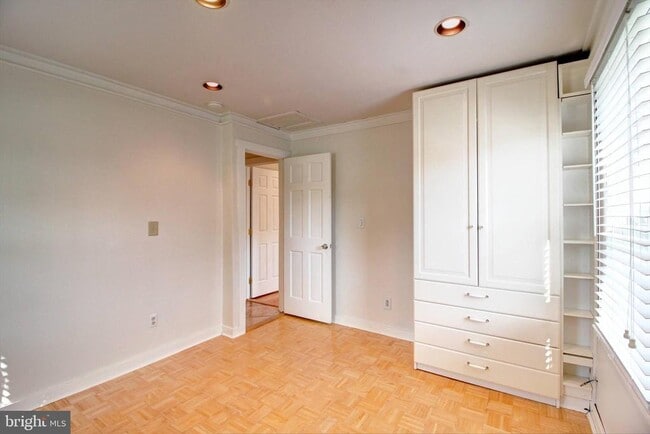 Building Photo - 435 Carrollton Dr