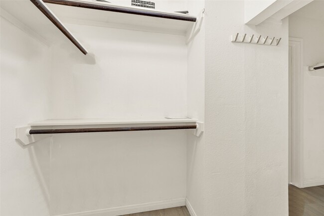 Building Photo - 1414 Bayshore Dr