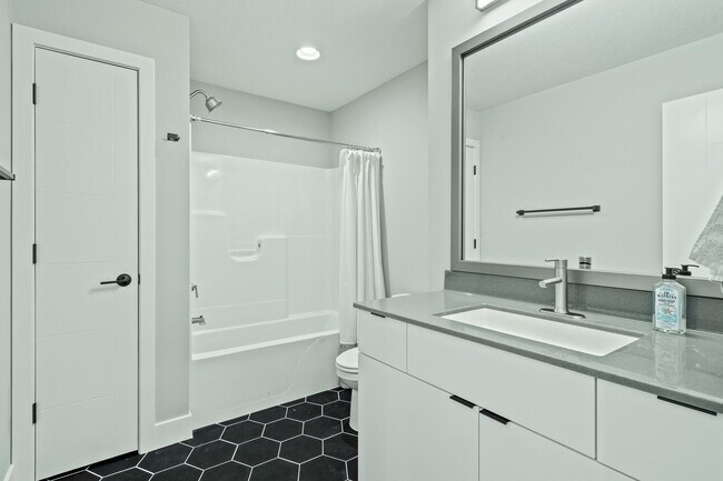 Building Photo - 540 Angels Rst Wy