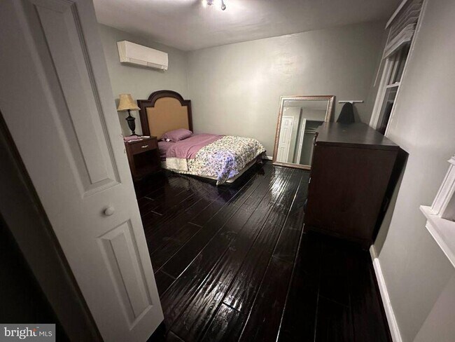 Building Photo - 1726 H St NE