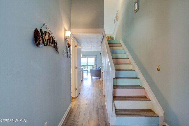 Building Photo - 918 N New River Dr