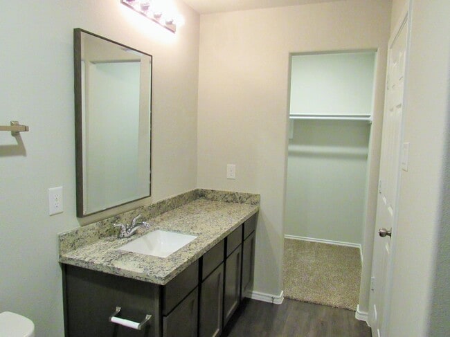 Building Photo - 1009 Platte River Dr