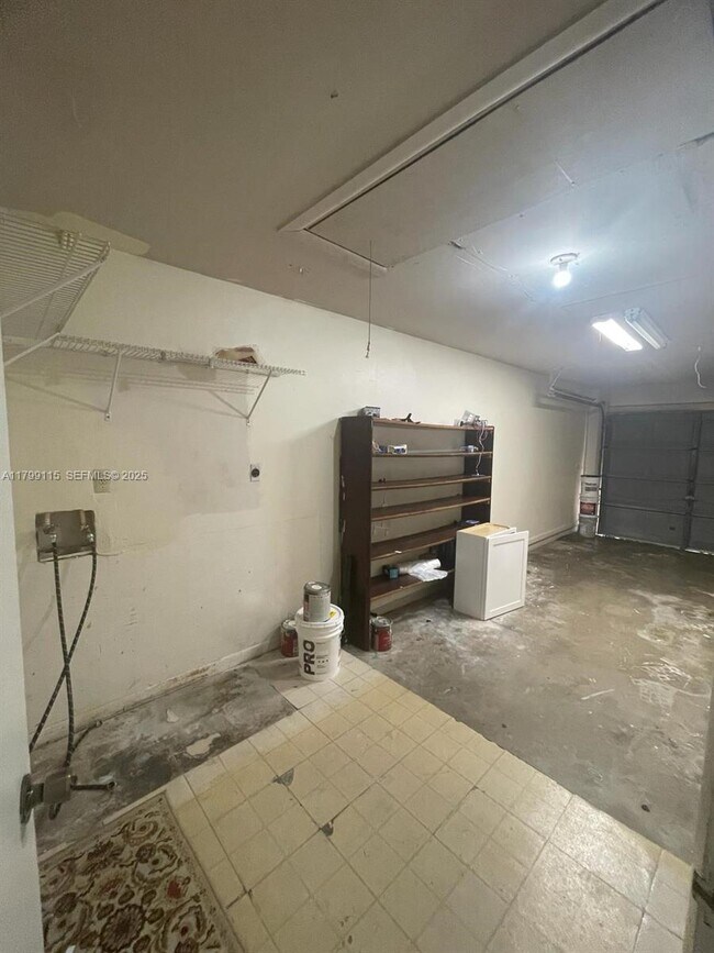 Building Photo - 1104 SE 24th Ave