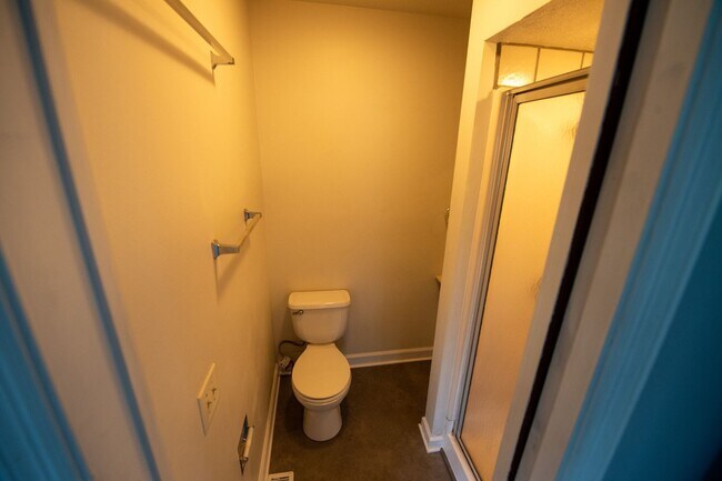 Building Photo - Lovely 3 Bed / 2 Bath in Private Setting--AVAILABLE NOW!!!
