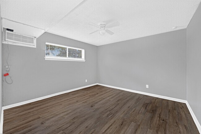 Building Photo - 1200 Carolyn Ct