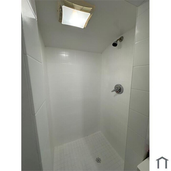 Building Photo - 3 Bedroom with Basement