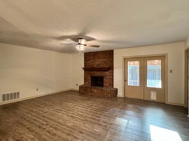 Building Photo - 5901 Larry Dr