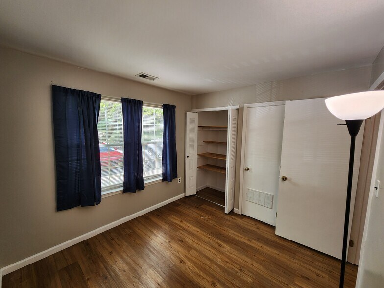 Second bedroom - 34 Barberry Ct