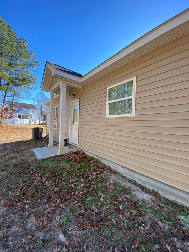 Building Photo - One level 3 bedroom 2 bath home
