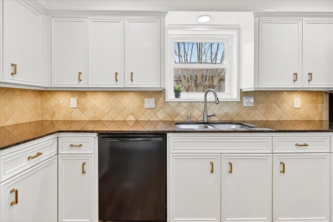 Building Photo - 722 Brock Dr