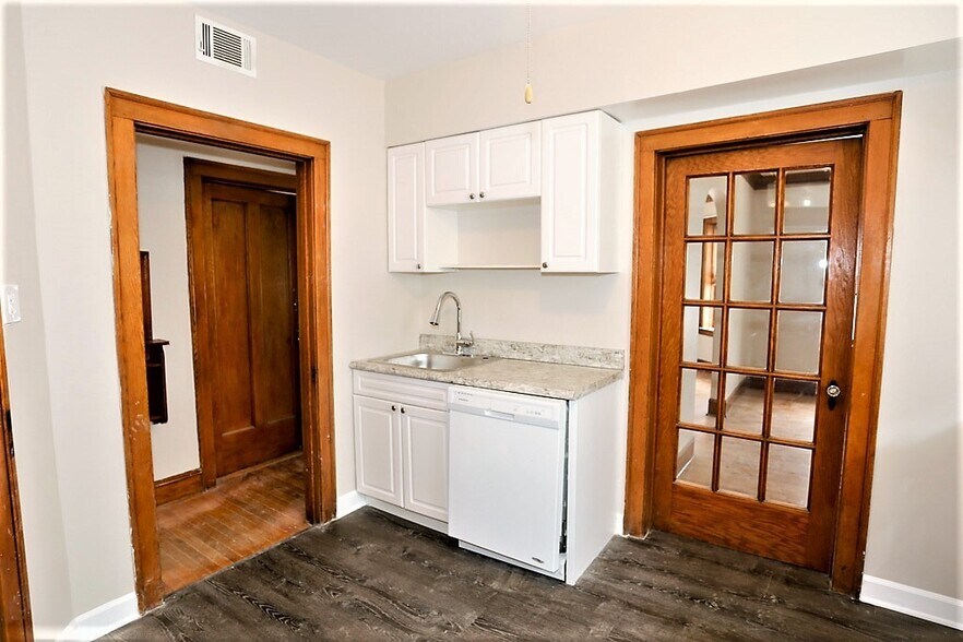 Building Photo - 3844 N Bernard St