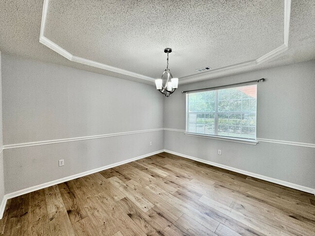 Building Photo - 4-Bedroom Home Castleton Ready 07-16-26! A Pet-Friendly Home - All Appliances - Fenced Yard - Exc...