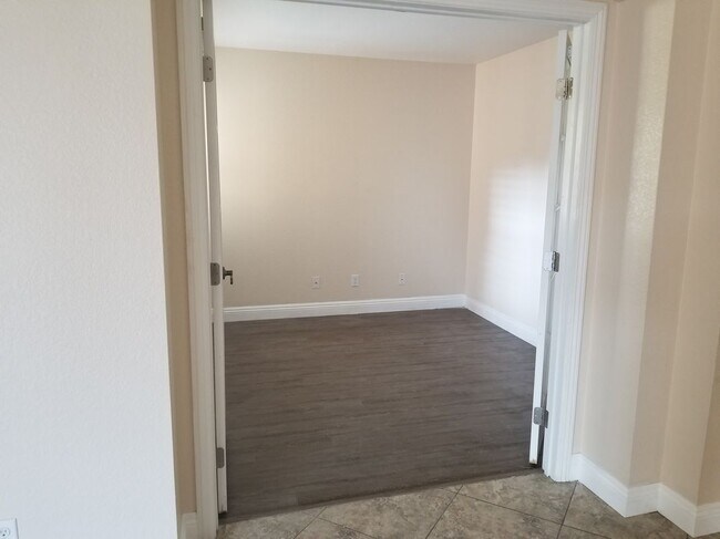 Building Photo - 10943 Countryview