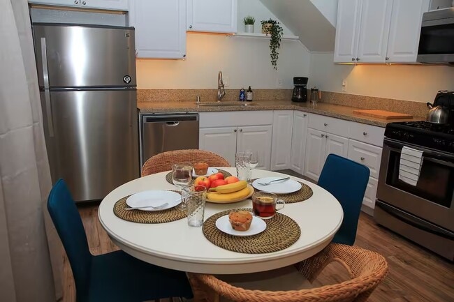 Building Photo - 12118 Ramona Ave