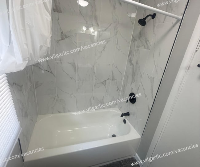 Building Photo - For Rent! 4 bedrooms , 2-full bath Home