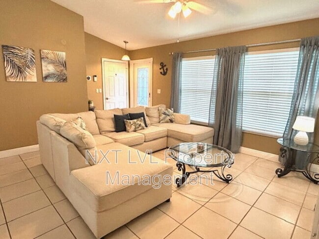 Building Photo - 4123 SW 21st Pl