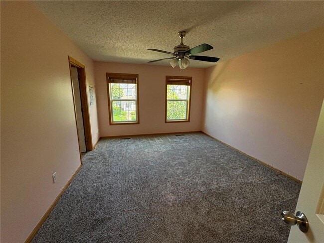 Building Photo - 10012 Iris Ln