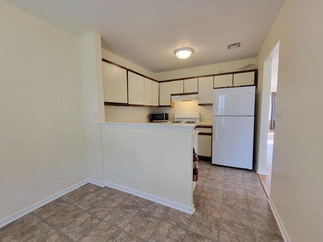 Building Photo - 1 Jodhpur Ct