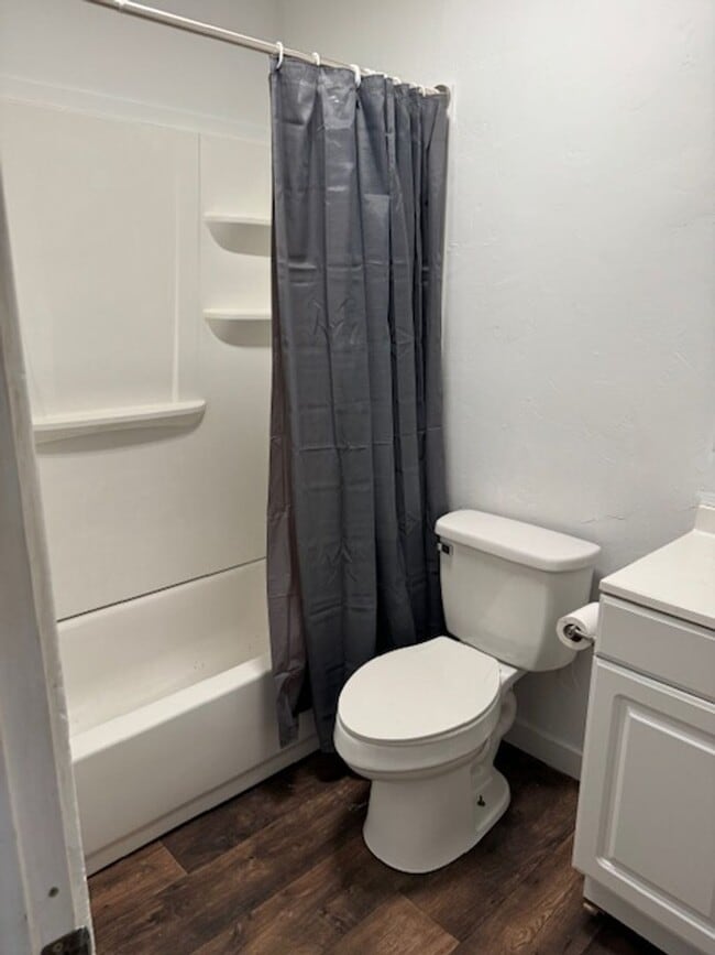 Building Photo - ALL PROSPECTIVE TENANTS MUST SUBMIT A $58 NON-REFUNDABLE APPLICATION FEE PER APPLICANT ONLINE AND...