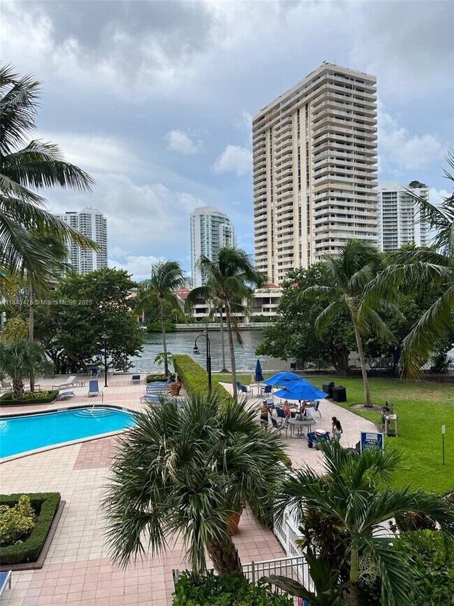 Building Photo - 19390 Collins Ave