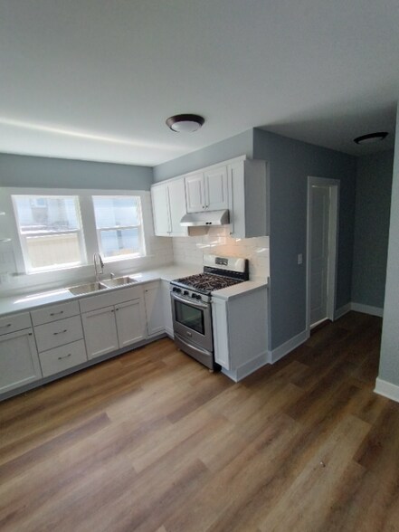 Building Photo - 2643 12th Ave S