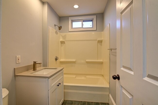 Building Photo - 88 Old Colony Ave