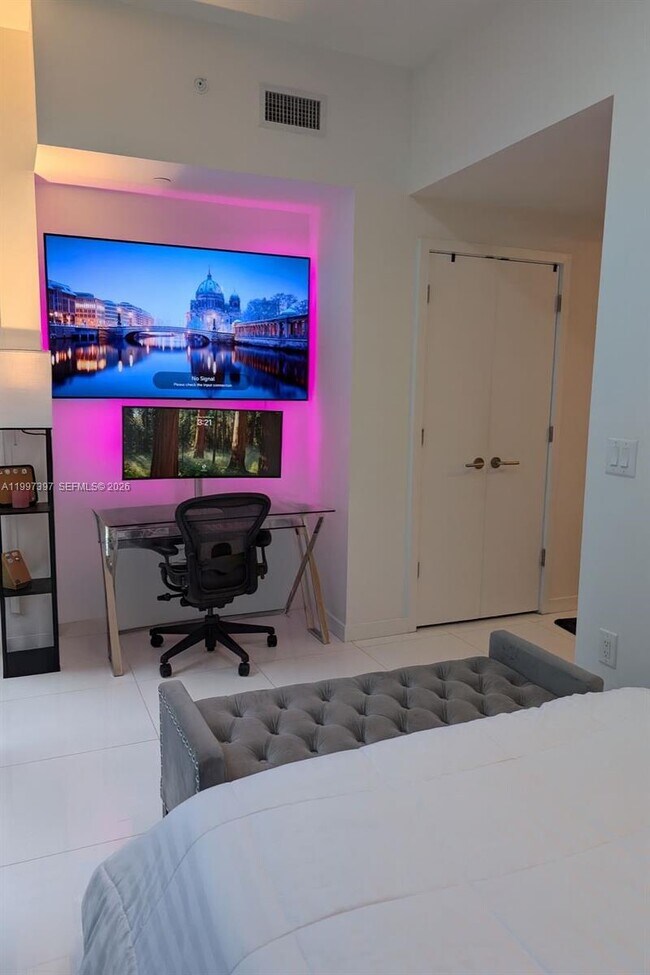 Building Photo - 851 NE 1st Ave