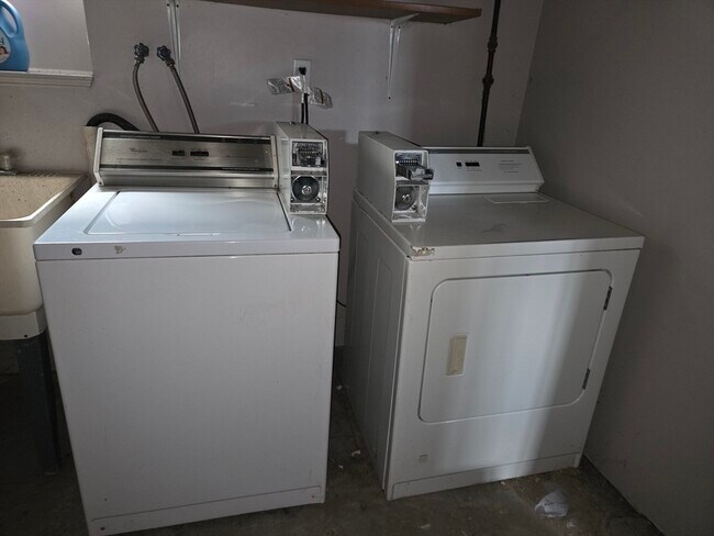 Building Photo - 121-123-123 Willow St