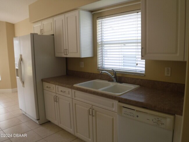 Building Photo - 1442 Areca Palm Dr