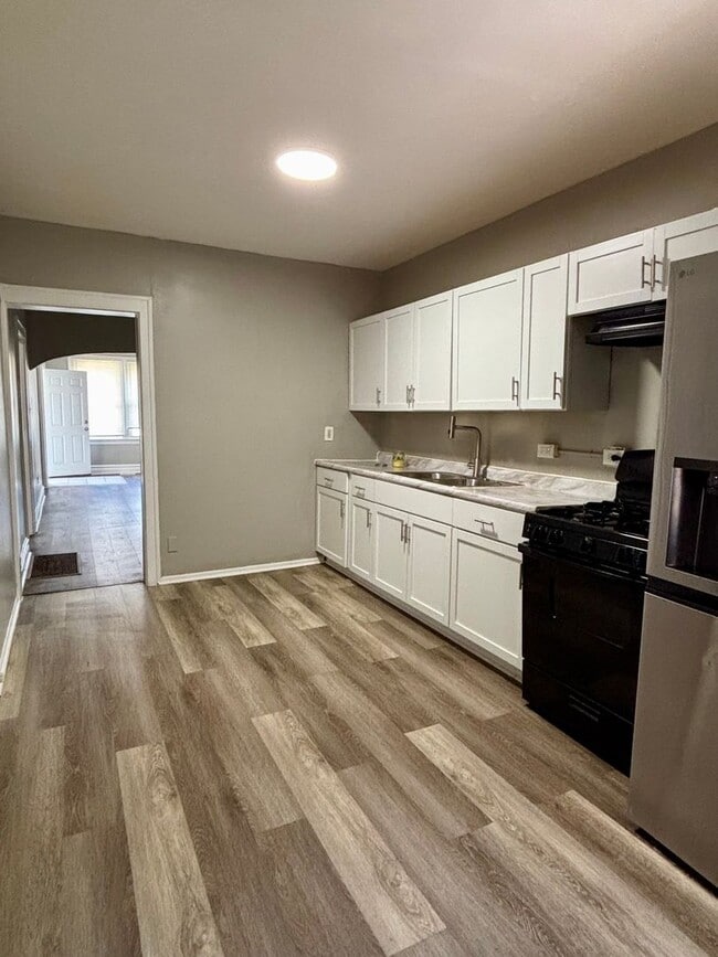 Building Photo - Cozy 3 Bedroom Home