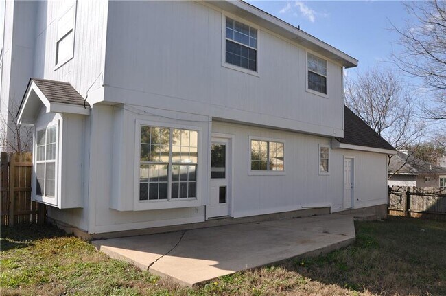 Building Photo - 1704 Parkfield Cove